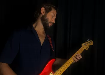 Arlon Marambio  impresiona con  su muestra musical «Neptune Laser Venus»