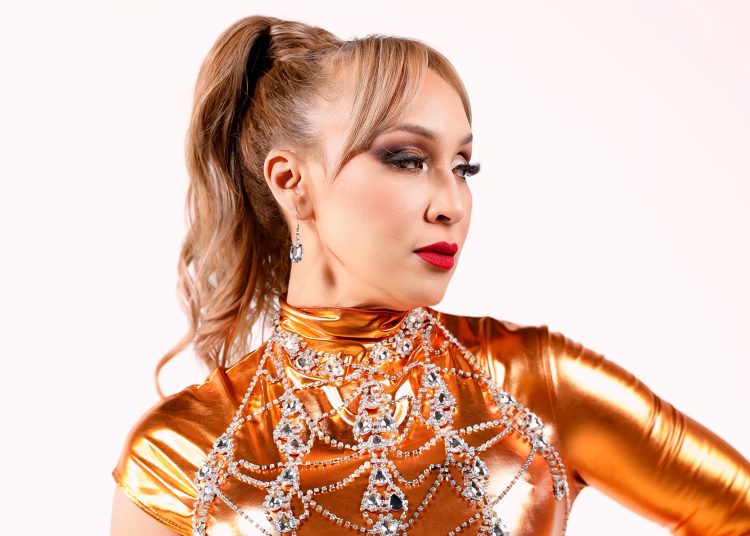 Mery EMe estrena su nuevo éxito «Quién Cura» del álbum «Mil Amores»
