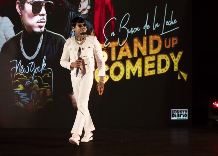 Carlos Montesquieu a casa llena en su primer show de comedia