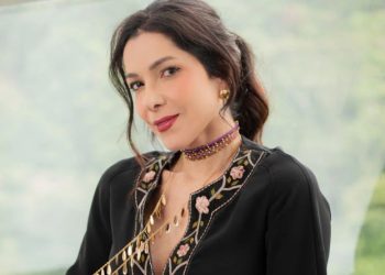 Claudia Corrie: la diseñadora de joyería que transforma la elegancia con un toque artesanal