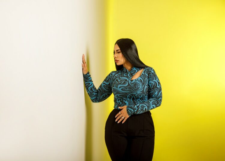Yndiana cautiva a la comunidad latina en Washington en un evento íntimo y vibrante