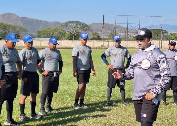 Árbitros de béisbol buscan su máximo potencial   con apoyo de Empresas Polar