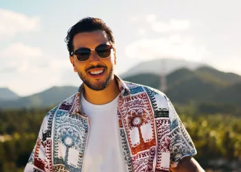 Víctor Muñoz marca un nuevo comienzo con «La Isla»