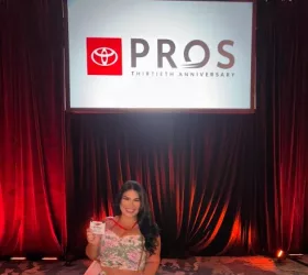 Adriana Quintero es reconocida en el exclusivo programa PROS 2024 de Toyota, celebrado en el Waldorf Astoria Orlando