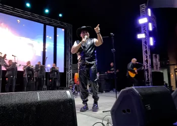 JC Rey regaló un concierto inolvidable a las madres en su día