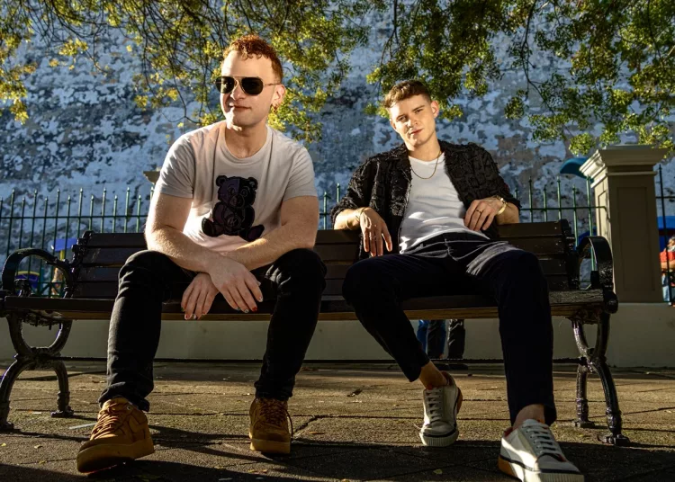 Alec y Joel presentan “Bebé Dime” su primer hit juntos: Cuando la música cura y la amistad inspira