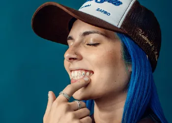 Iza M lanza su nuevo tema “Nota de Ti”: una confesión directa desde el deseo y la adicción emocional