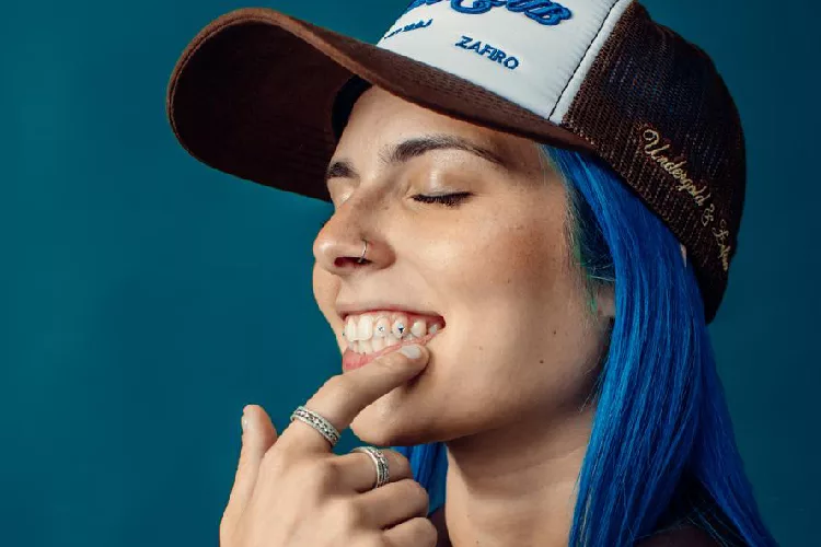 Iza M lanza su nuevo tema “Nota de Ti”: una confesión directa desde el deseo y la adicción emocional