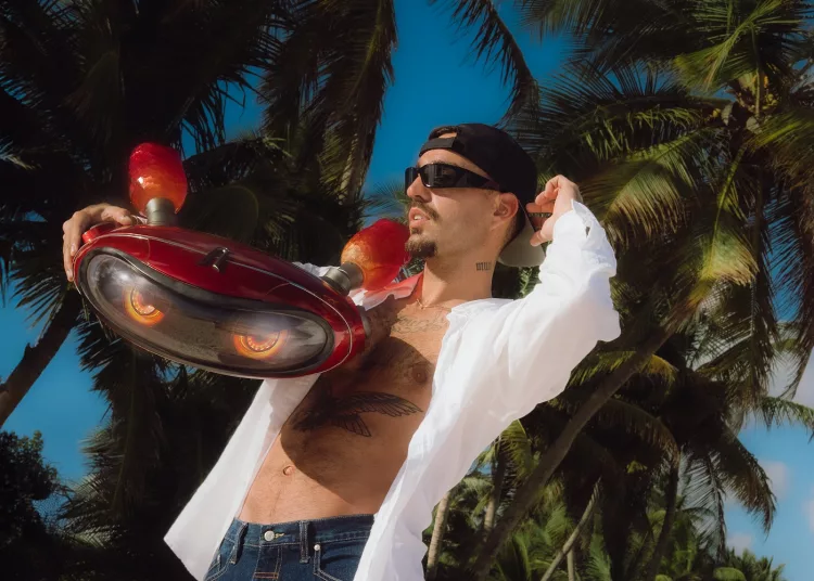 Rels B inaugura el verano con “afroLOVA 25’” y se une a Kapo en “Carita Angelikal”