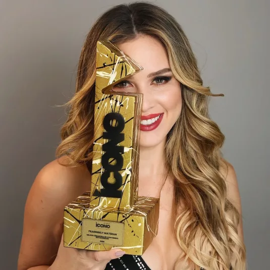 FRANNGELY MATERAN, GANADORA DEL PREMIO ÍCONO 2025 COMO MEJOR CREADORA DE CONTENIDO EN FACEBOOK