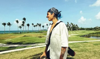 Iza M estrena “Playita”, el himno refrescante del verano