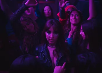 July Abril prepara su nuevo álbum “Busco Salir”