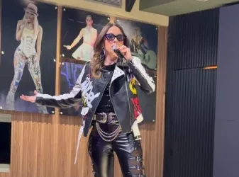 Irazú encendió el Hard Rock Café con su tour «Después del Fuego»