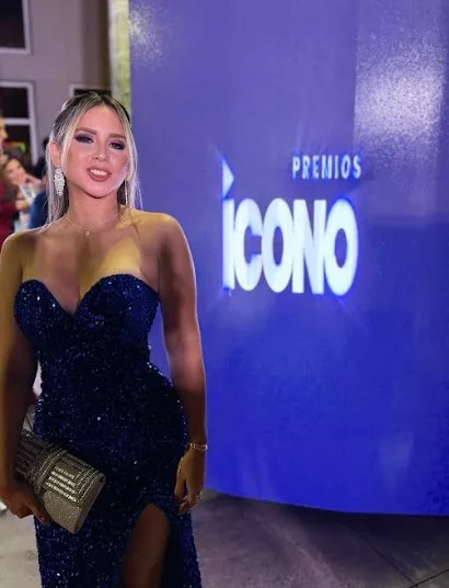 Franngely Materan deslumbra en la alfombra roja y el escenario de Premios Ícono 2025