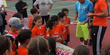 Juan Carlos Zambrano resalta por su trayectoria y certificaciones en Tenis