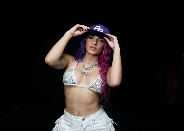 Babywine se posiciona como una de las voces femeninas más sólidas del género urbano tras alcanzar tendencia con dos canciones simultáneamente