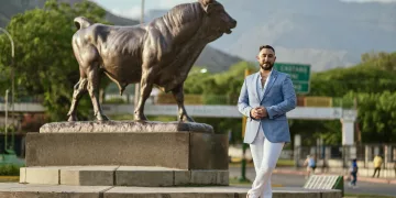 Víctor Piñero: Entre la moda, la comunicación y la controversia