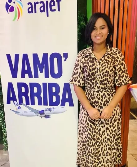 Yánelin Ciprián fue maestra de ceremonias en la llegada de Arajet a Nueva York