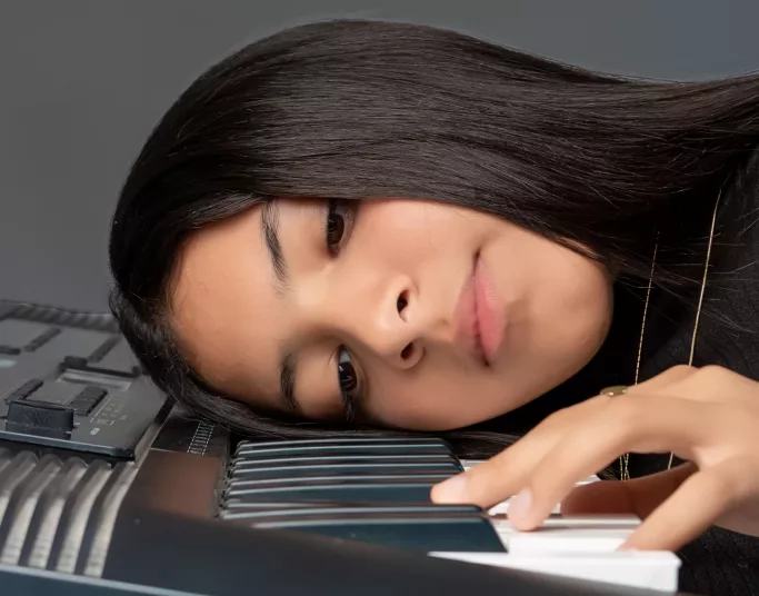 Sophia estrena su sencillo «Soy tu amiga, no tu rival»