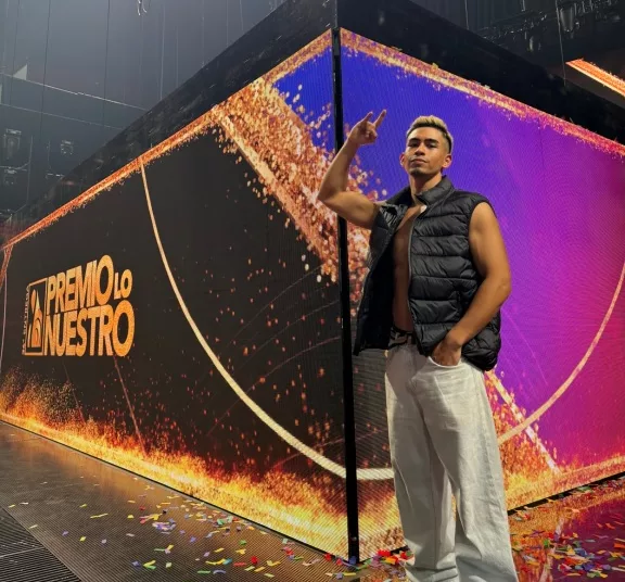 Abel Ruiz de Castilla brilla en el escenario de Premio Lo Nuestro 2024