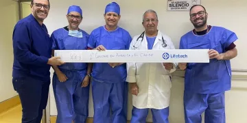 Primer Implante en América de la Endoprótesis CONCAVE para la reparación endovascular total de arco aórtico de la mano del Cirujano Cardiovascular Chadi Nasser y el cardiólogo intervencionista Víctor Rodríguez
