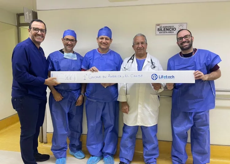 Primer Implante en América de la Endoprótesis CONCAVE para la reparación endovascular total de arco aórtico de la mano del Cirujano Cardiovascular Chadi Nasser y el cardiólogo intervencionista Víctor Rodríguez