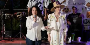 Bárbara Pecorelli dona una valiosa obra artística a la Cámara Internacional de Empresarios IECCUS, en Miami