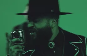 LeKastro reimagina el clásico “El perdedor” en el nuevo álbum tributo “Aventura en tumbao”