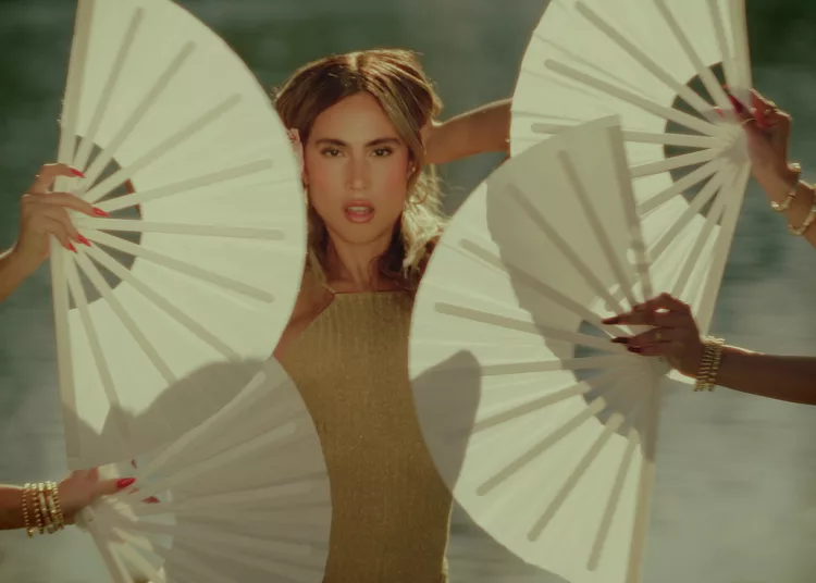 Lau Souffront presenta “Bikini”, un himno de verano para disfrutar sin remordimientos