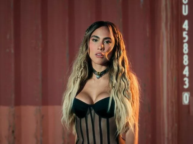 Lau Souffront presenta “featuring”, un merengue de raíz urbana cargado de baile, actitud y seducción