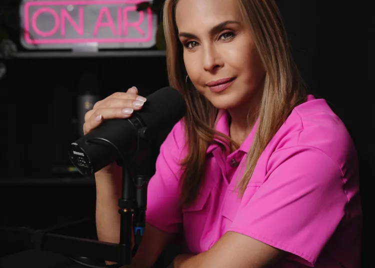 Marian Valero convierte las cicatrices en carcajadas con su nuevo stand-up “El Rapidito de Mi Vida”