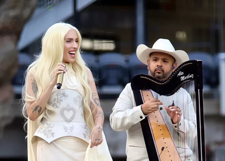 Arpamartínez impulsa el arpa venezolana junto a Elena Rose en la gira de Karol G